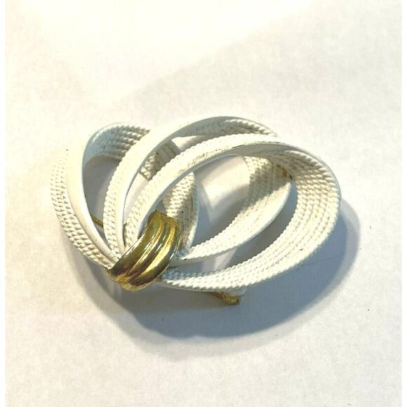 Monet White Enamel Loops Brooch Collectible Late 20th Century Jewelry Pin - Picture 2 of 4